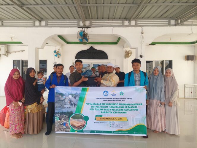 
					Tim pengabdian masyarakat dari Universitas Samudra (UNSAM) melaksanakan aksi nyata melalui penyediaan instalasi air bersih darurat di Desa Tualang Baro, Kecamatan Manyak Payed. 