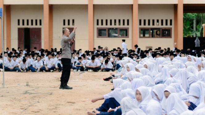 
					Stop Bullying: Yayasan Roudlotussholihin Gandeng Polisi Kawal Mental Pelajar