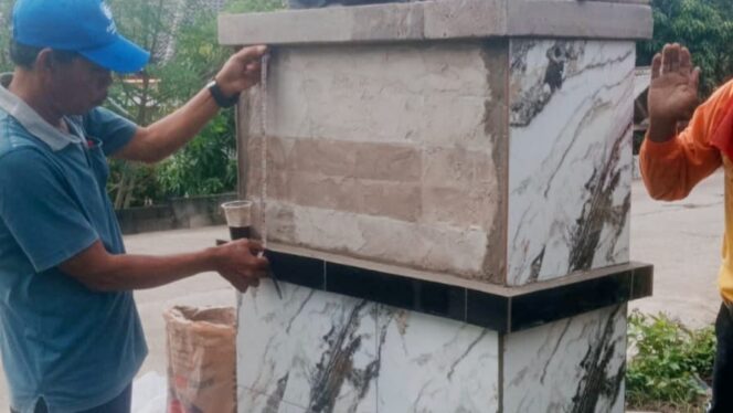 
					Pj Kades Sumbereja Bangun Tugu Batas Sebagai Warisan Kinerja