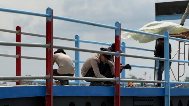 
					Brimob Polda Metro Jaya Bangun Empat Jembatan di Bekasi