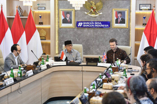 
					Menteri Desa dan Pembangunan Daerah Tertinggal (Mendes PDT) Yandri Susanto, saat menerima audiensi delegasi 15 CEO perusahaan inovasi energi dan teknologi asal Inggris.