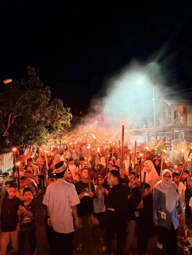 
					Ratusan warga Desa Tangeban mengikuti pawai obor menyambut Bulan Suci Ramadan 1447 H dengan rute Masjid Al-Ikhsan – Desa Serese – Desa Taugi – kembali ke Masjid Al-Ikhsan, Senin (16/2/2026) malam.