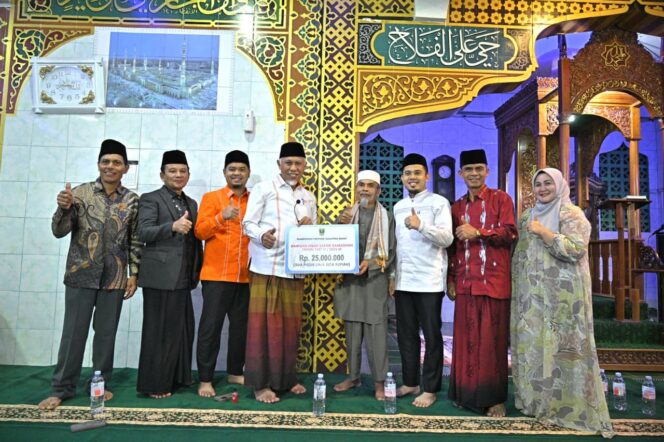 
					Iktikaf di Masjid Tertua Luak, Mahyeldi Bakar Semangat Pemuda