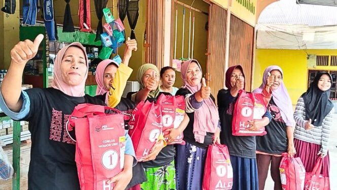 
					Dapur Umum PDI Perjuangan Menyapa Warga Padang Pariaman, Minggu (15/03/2026) di Kecamatan Sintoga Padang Pariaman. (Foto: Indra Dewi) 
