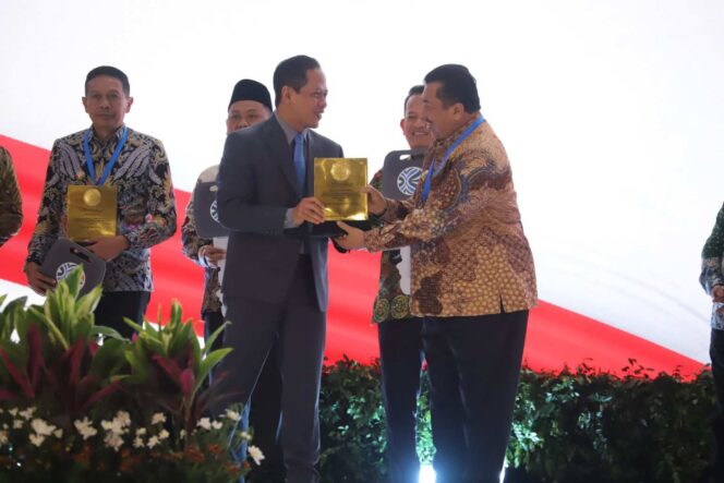 
					Kejutan Umrah untuk Pasukan Kuning Pembawa Jombang Berprestasi