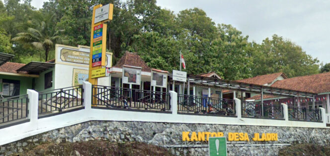 
					Mitos Cinta Terlarang di Balik Bukit Karst Kebumen
