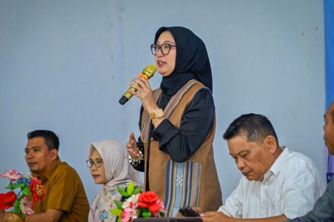 
					Ketua Lembaga Koordinasi Kesejahteraan Sosial (LKKS) NTB, Hj. Sinta Agathia Iqbal