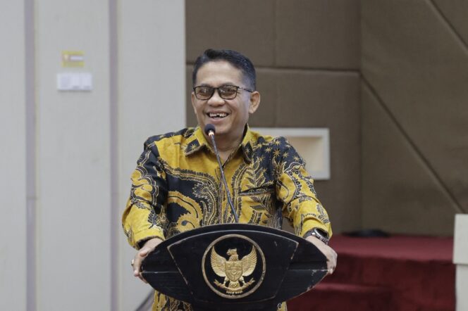 
					Wakil Ketua DPRD Sumbar, Evi Yandri Rajo Budiman, saat sosialisasi penetapan Pajak Air Permukaan (PAP) sebagai prioritas baru untuk mendongkrak Pendapatan Asli Daerah (PAD) di Kabupaten Dharmasraya, Senin (2/3/2026)