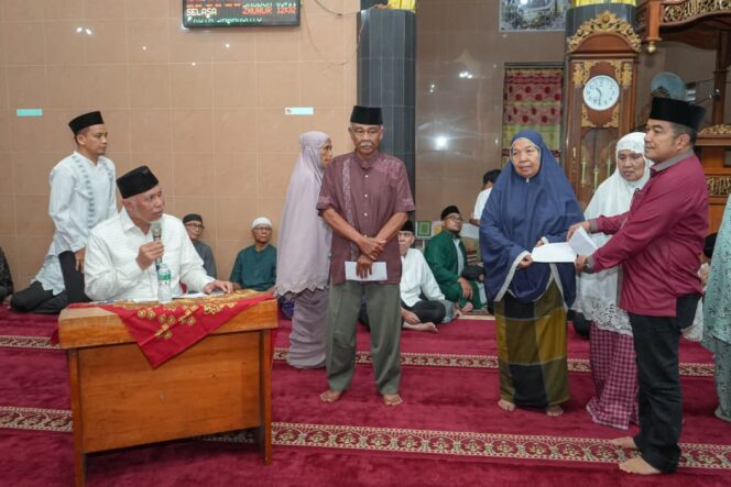 
					Investasi Karakter: Mahyeldi Kucurkan Beasiswa di Masjid Sawahlunto