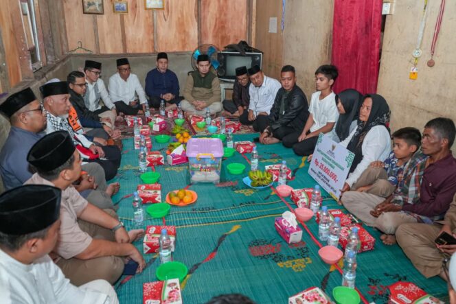 
					Gubernur Mahyeldi Kejutan Sahur di Rumah Triplek Sawahlunto