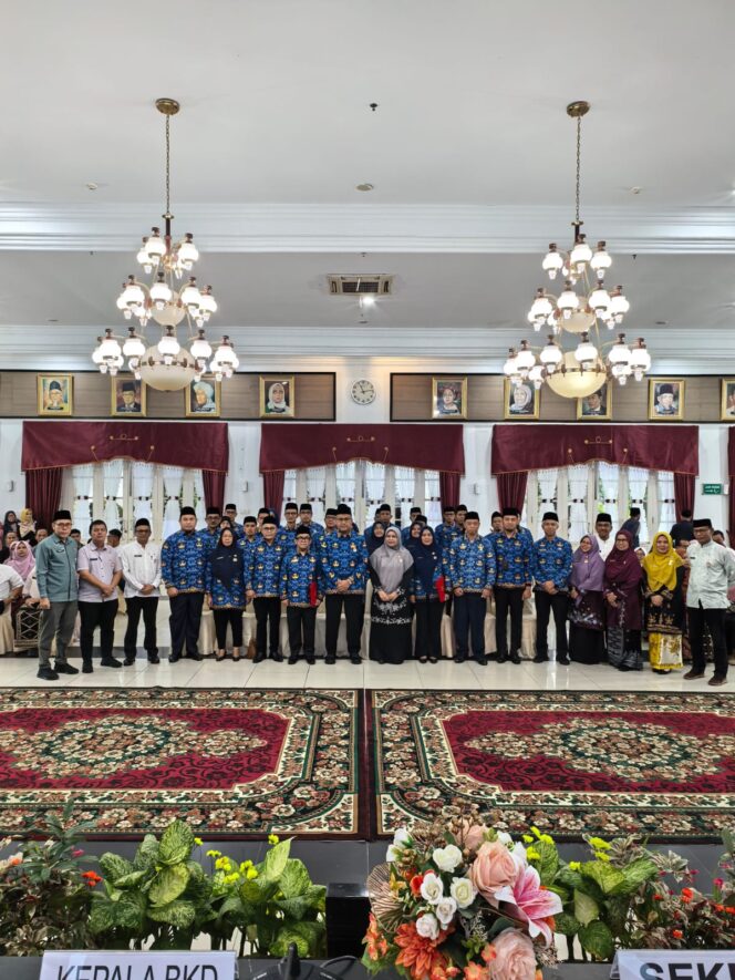 
					Sekda Sumbar Lantik 32 Pejabat Penjaga Kinerja Birokrasi