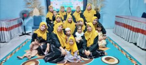 Guru-guru UPT SDN Bonerate No. 32 berfoto bersama usai buka puasa bersama Ramadhan 1447 Hijriah di Kecamatan Pasimarannu Kepulauan Selayar