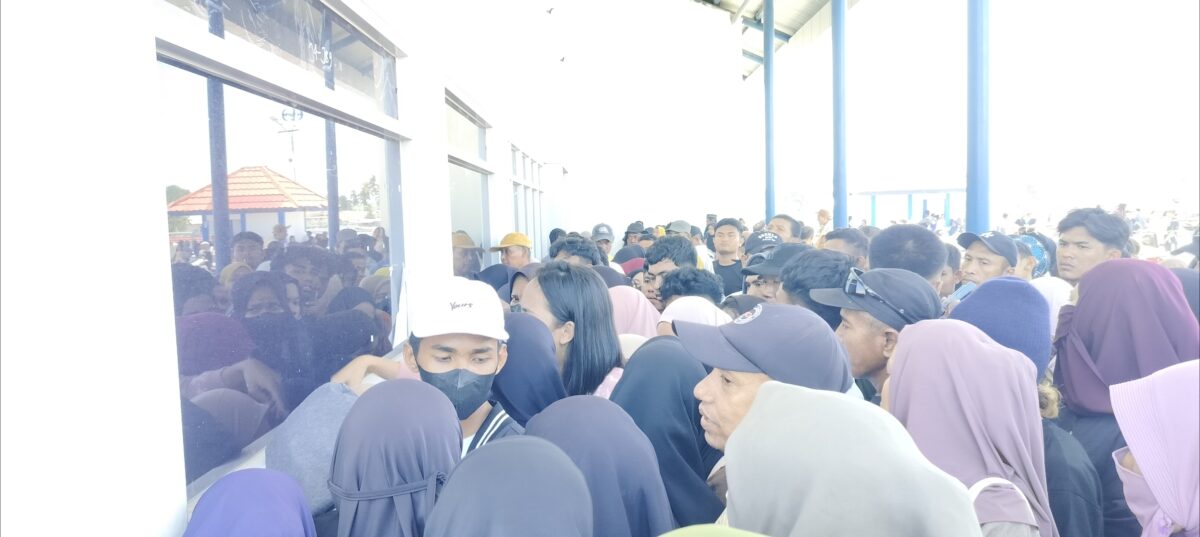 Antrean padat penumpang di Pelabuhan Bonerate saat arus balik Lebaran 2026