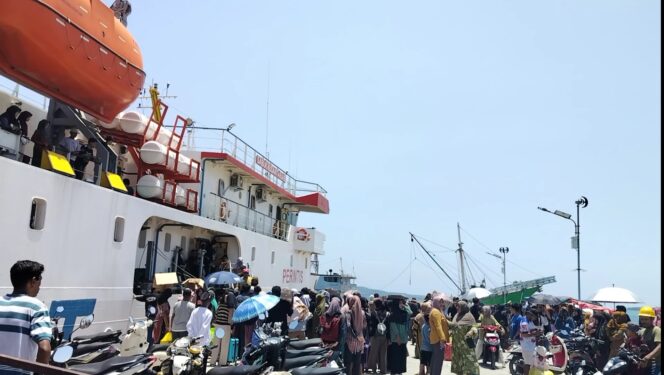 
					Denyut Nadi di Dermaga Bonerate: Perpisahan di Bawah Terik dan Harapan di Arus Balik 2026