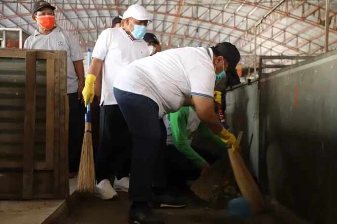 
					Strategi Bupati Jombang Warsubi Atasi 530 Ton Sampah Lewat Program Indonesia ASRI