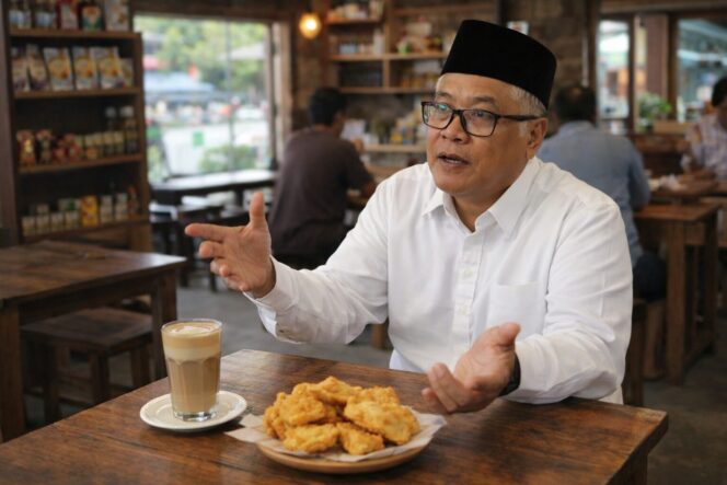 
					Dr. Sholikin Ruslie Kritik Tajam Anggaran Seragam DPRD Jombang
