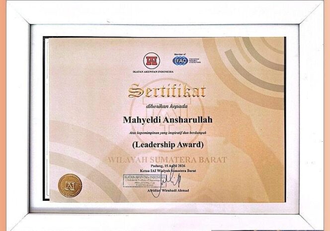 
					Mahyeldi Raih Leadership Award: Bukti Nyata Transparansi Hingga Desa