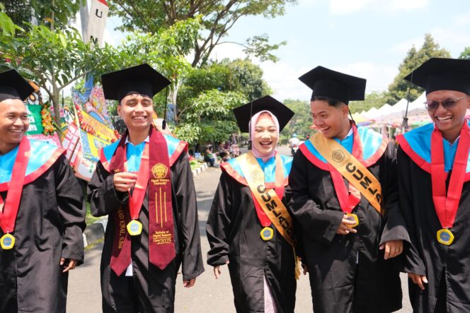
					Empat Pendekar Dusun Toyogiri: Kuliah Bukan Lagi Momok