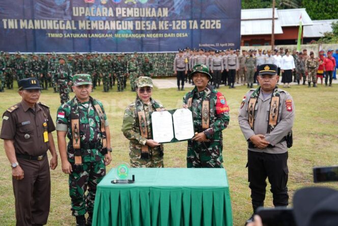 
					Jalan Baru Desa Sebongkuh: TNI dan Rakyat Bersatu