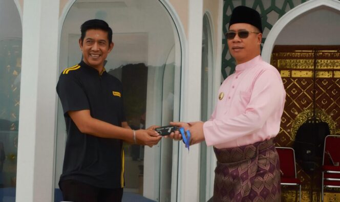 
					Bantuan Mobil Sampah Pangkas Transit Limbah Tarempa Barat