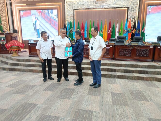 
					Tiga Perda Strategis Sumbar: Babak Baru Perlindungan Petani Desa