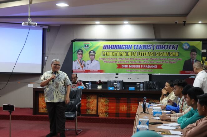 
					Digitalisasi Pendidikan Sumatera Barat: Kelas IT Mulai Diuji Coba