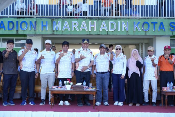 
					Dibuka Gubernur Mahyeldi, Turnamen Sepak Bola FE Cup 2 Regional Sumatera Resmi Bergulir