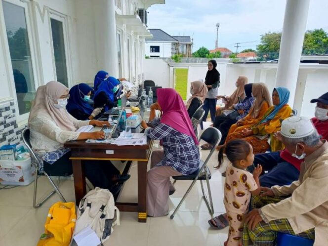 
					Skrining TBC di Balai Desa: Jemput Bola Demi Paru Sehat
