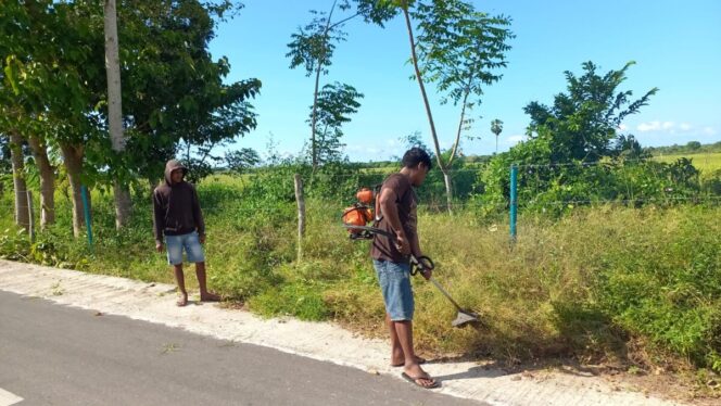 
					Gotong Royong Warga Maidang Jaga Kebersihan Desa