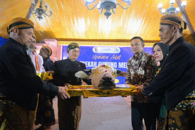 
					Ritual Sedekah Gunung, Kekuatan Budaya Warga Desa Lencoh