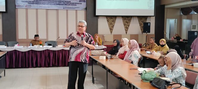 
					Ketua DPRD Sumatera Barat, Muhidi, saat menghadiri kegiatan Sosialisasi dan Bimbingan Teknis Strategi Pengembangan Perpustakaan Berbasis Teknologi Informasi dan Komunikasi (SPP-TIK) melalui program replikasi mandiri Transformasi Perpustakaan Berbasis Inklusi Sosial yang diikuti pengelola perpustakaan daerah dan perpustakaan sekolah di Kota Padang, Selasa (2/6/2026).
