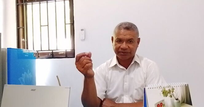 
					Rikardus Siki, Kepala Sekolah SMP Sabar Subur Betun, (foto istimewa)