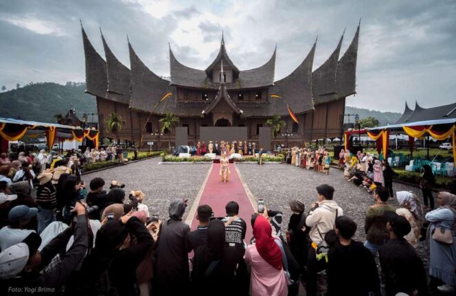 
					Satu Festival, Ribuan Cerita dari Istano Basa Pagaruyung