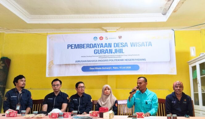 
					Mahasiswa Bahasa Inggris PNP Sulap Desa Wisata Guranjhil Jadi Berkelas Dunia, Rabu (15/7/2026) di Aula Kantor Wali Nagari Guguak Kuranji Hilir, Kecamatan Sungai Limau, Kabupaten Padang Pariaman. (Foto: Indra Dewi). 