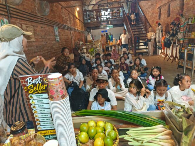 
					Anak Salatiga Naik Angkot, Berburu Rempah di Ambarawa