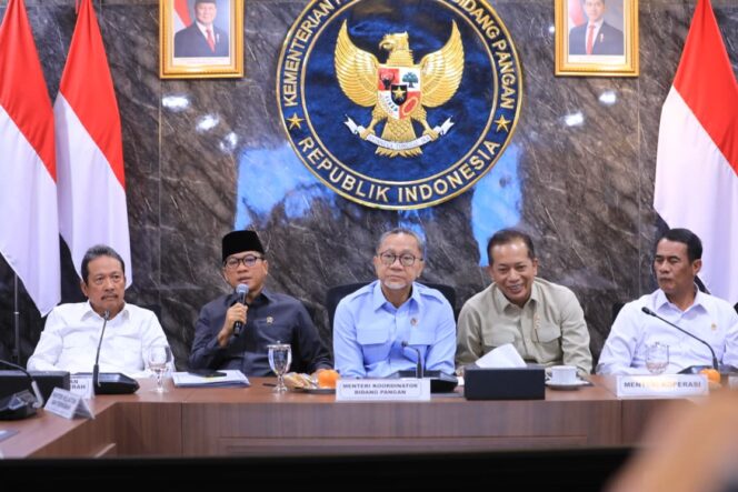 
					Koperasi Merah Putih: Ambisi Angka atau Solusi Desa?