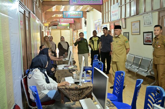 
					Tinjau Pelaksanaan SPMB di SMAN 1 Bukittinggi, Gubernur Pastikan Seleksi Berjalan Transparan, Objektif, dan Bebas Intervensi