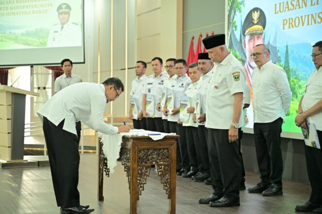 
					Sumbar Jadi Provinsi Pertama Tuntaskan Kesepakatan LP2B, Luas Lahan Pertanian Terlindungi Capai 166 Ribu Hektare