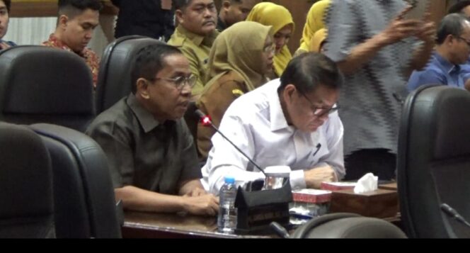 
					Jalan Kritis Kelok 44 Agam Ancam Ekonomi dan Wisata