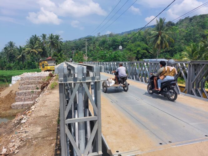 
					Jembatan Bailey Rp4,9 Miliar: Sambungan Hidup yang Sempat Putus
