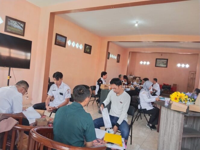 
					Monev APBDesa Toyomarto menjadi fondasi penyusunan RKP Desa 2027 melalui evaluasi LPJ, penguatan akuntabilitas, digitalisasi desa, pengelolaan BUMDes, dan pelestarian lingkungan.