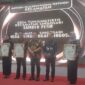 Camat Singosari menerima penghargaan Kecamatan Inovatif pada Innovative Government Award (IGA) Kabupaten Malang 2026 melalui inovasi Sanggar Lingkungan Singosari.
