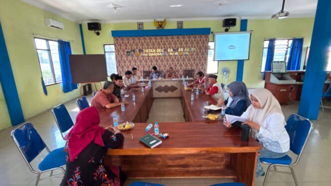
					Musyawarah penetapan Indeks Desa Banjararum bersama Tim Indeks Desa.