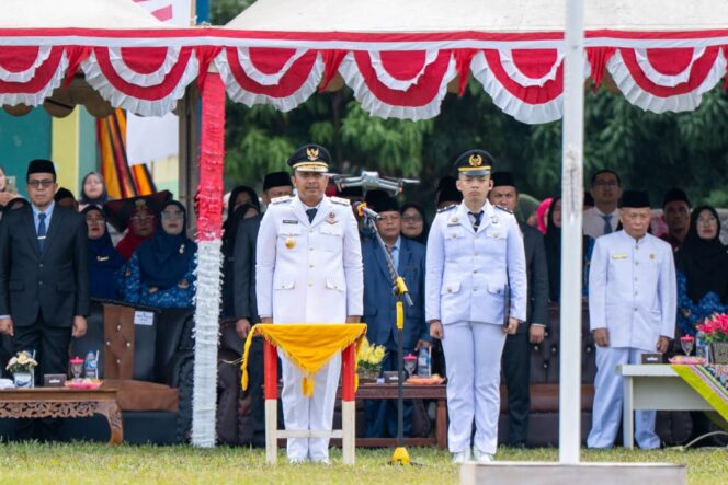 
					Haru Paskibraka Kamang Baru Kibarkan Bendera Depan Wagub