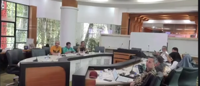 
					Sosialisasi MonevDD 2026 oleh Ditjen PDP Kementerian Desa. Tantangannya bukan sekadar mengejar 100 persen input, tetapi memastikan data Dana Desa benar-benar menggambarkan kondisi riil di lapangan.