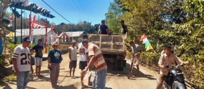 
					Keteladanan 2 Kades di Biboki Selatan Tambal Jalan