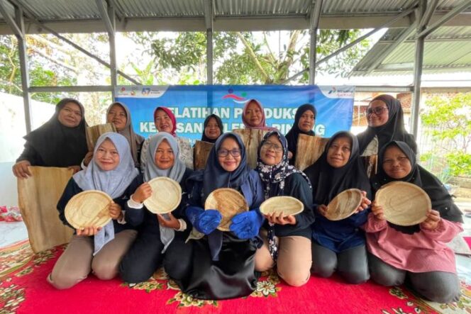 
					Bukan Kelas Kedua: Tangan Perempuan Sukakarya Menjinakkan Pinang