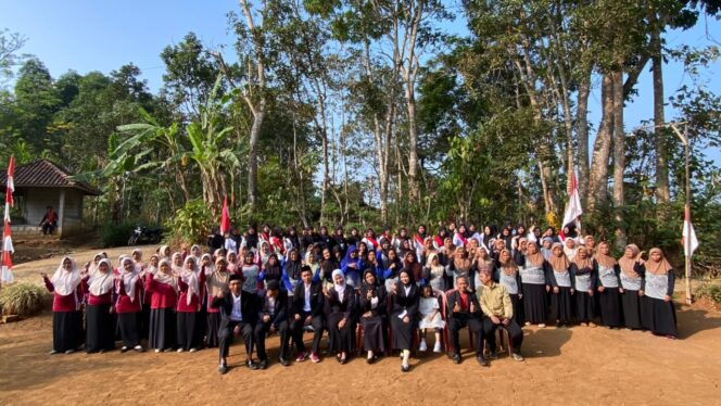 
					Konsisten Gelar Upacara Mandiri, Warga RW 04 Dukuh Ngrancah Desa Gajah Kembali Semarakkan HUT RI ke-81
