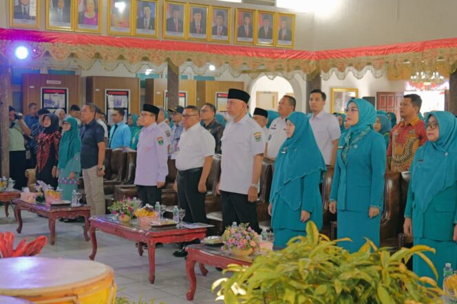 
					Ibu-Ibu Dasawisma Dipaksa Jinakkan Bom Waktu Sampah Sumbar