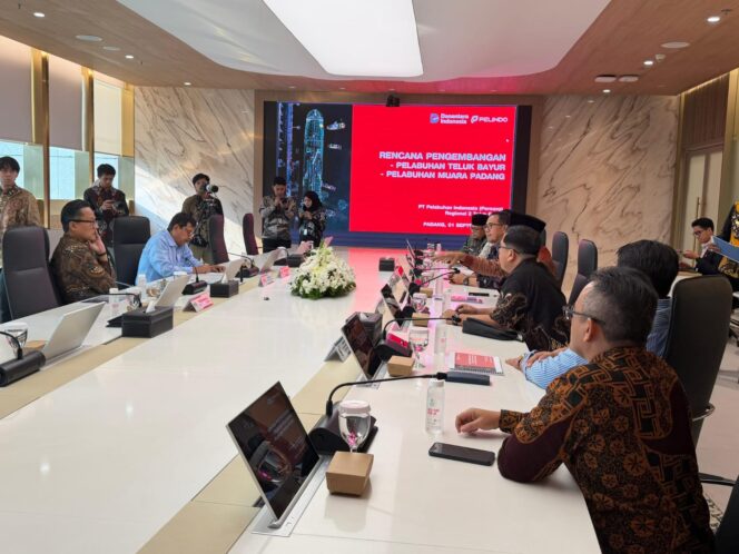 
					Gubernur Mahyeldi Laporkan Kelangkaan Solar di Sumbar kepada COO Danantara